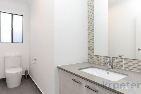 Property photo of 40 Clydevale Avenue Clyde North VIC 3978