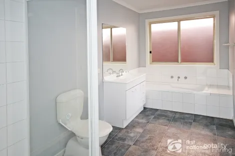 Property photo of 2/4-6 William Street Cranbourne VIC 3977