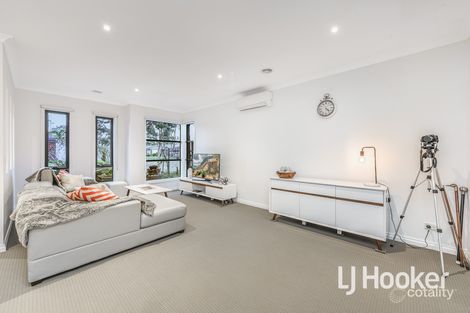 Property photo of 24 Wonboyn Close Pakenham VIC 3810