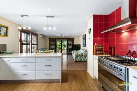 Property photo of 1 Oriole Court Eli Waters QLD 4655