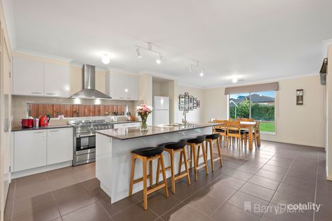 Property photo of 8 Lucy Crescent Officer VIC 3809