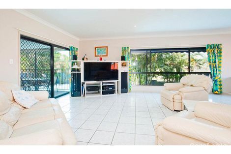 Property photo of 10 Nottinghill Gate Drive Arundel QLD 4214