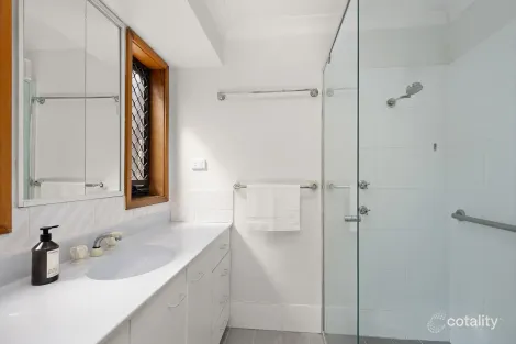 Property photo of 16 Stephanie Close Macquarie Hills NSW 2285
