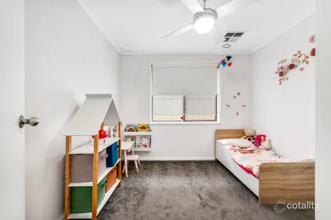 Property photo of 15 Jade Crescent Happy Valley SA 5159