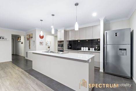 Property photo of 5 Evesham Street Cranbourne North VIC 3977