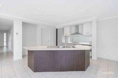 Property photo of 28 Kilburn Place Pakenham VIC 3810