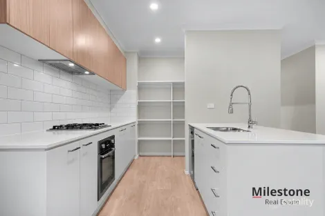 Property photo of 5 Wavertree Crescent Werribee VIC 3030