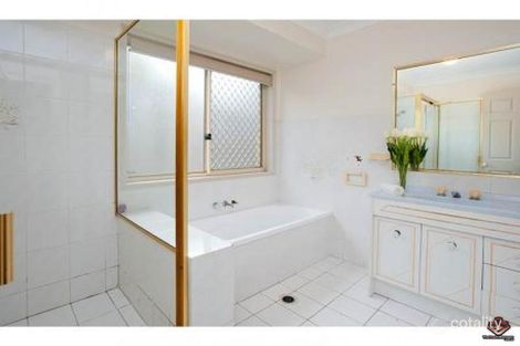Property photo of 28 Delavan Street Wishart QLD 4122