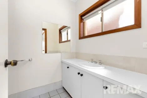 Property photo of 2 Nardoo Street Glenfield Park NSW 2650