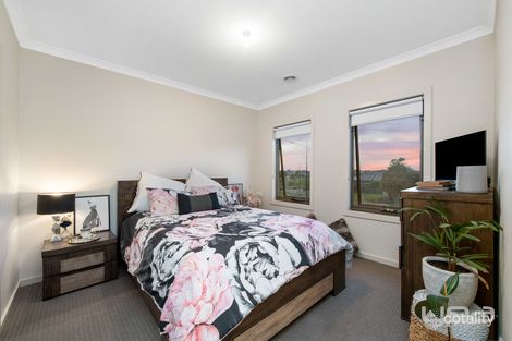 Property photo of 123 City Vista Court Fraser Rise VIC 3336