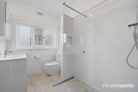 Property photo of 2/17 Fitzroy Place Sandy Bay TAS 7005