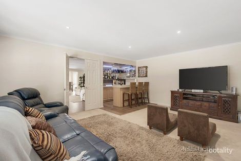 Property photo of 10 St Andrews Court Eltham North VIC 3095
