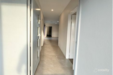 Property photo of 30 Clementine Boulevard Treeby WA 6164