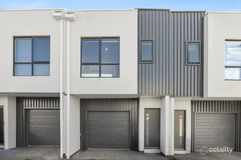 Property photo of 6 Travertine Loop Berwick VIC 3806