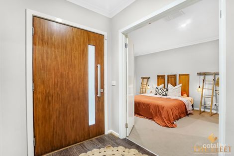 Property photo of 564 Hume Drive Fraser Rise VIC 3336