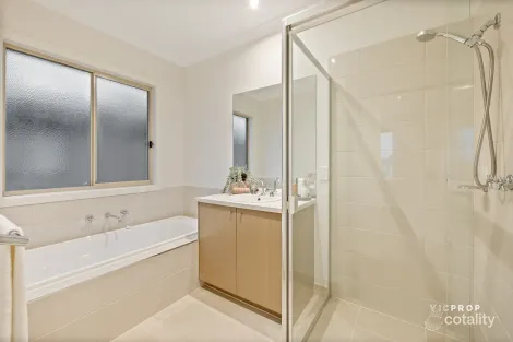 Property photo of 12 Flagstaff Crescent Point Cook VIC 3030