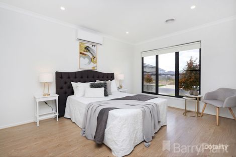 Property photo of 19 Wardan Avenue Greenvale VIC 3059
