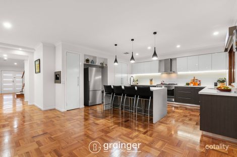 Property photo of 39 Cedarwood Crescent Berwick VIC 3806