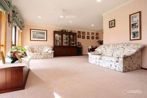 Property photo of 2 Admirals Court Frankston VIC 3199