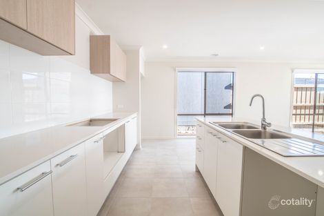 Property photo of 19 Midfield Way Clyde VIC 3978