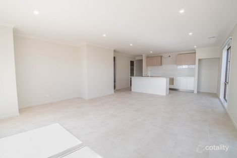 Property photo of 19 Midfield Way Clyde VIC 3978