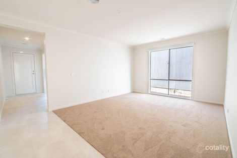 Property photo of 19 Midfield Way Clyde VIC 3978