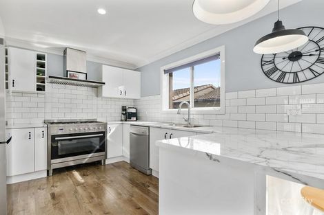 Property photo of 8 Ashmore Crescent Kanahooka NSW 2530