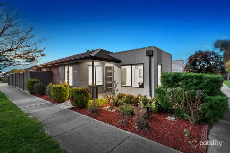 19 Nokota Lane, Clyde North, VIC 3978