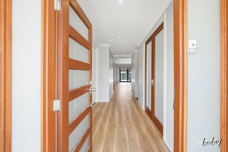 Property photo of 30 Pine Park Drive Wollert VIC 3750