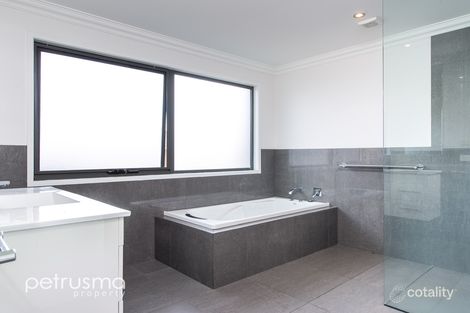 Property photo of 8 Queens Parade Kingston TAS 7050