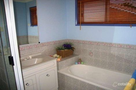 Property photo of 32 Samarai Drive Kawungan QLD 4655