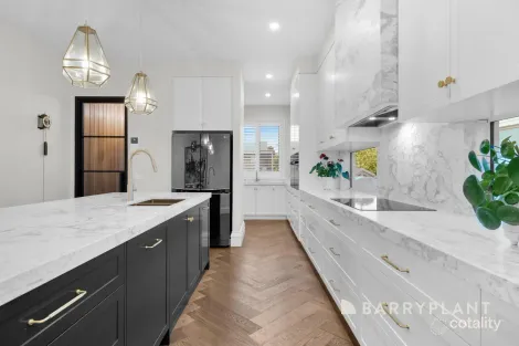 Property photo of 10 Manor Oak Place Berwick VIC 3806