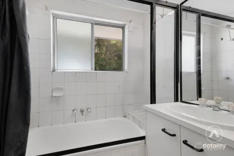 Property photo of 6 Sueden Court Nerang QLD 4211