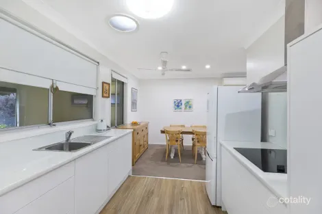 Property photo of 3 Kingfisher Place Tumbi Umbi NSW 2261