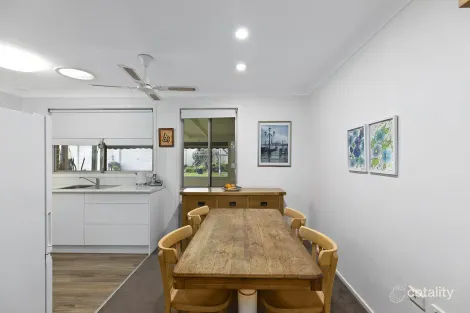 Property photo of 3 Kingfisher Place Tumbi Umbi NSW 2261