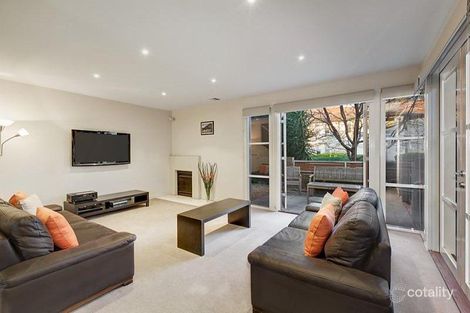 Property photo of 2 Woodlawn Circuit Macleod VIC 3085