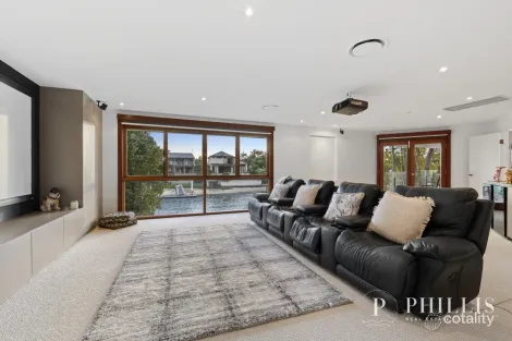 Property photo of 26 Mackay Close Bundall QLD 4217