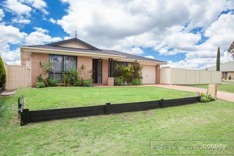 Property photo of 16 Glover Crescent Metford NSW 2323