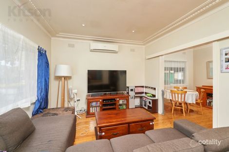 Property photo of 28 Manoora Avenue Mount Austin NSW 2650