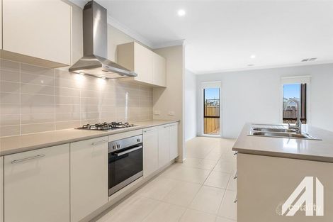 Property photo of 10 Weemala Grove Werribee VIC 3030