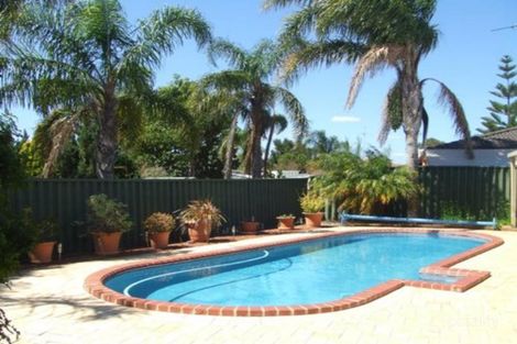 8 St Laurent Cl, Greenfields, WA 6210