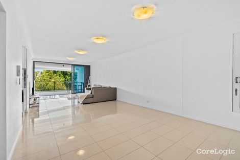 Property photo of 211/15 Compass Drive Biggera Waters QLD 4216