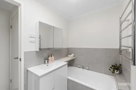 Property photo of 1/64 Edward Street Macleod VIC 3085