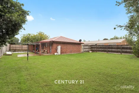 Property photo of 28 Collins Crescent Berwick VIC 3806