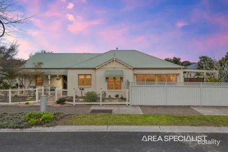 2 Howqua Pl, Pakenham, VIC 3810