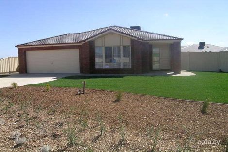 Property photo of 8 Windlass Avenue Mooroopna VIC 3629