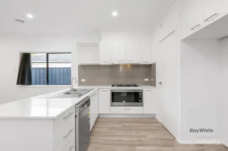 Property photo of 37 Enterprise Circuit Fraser Rise VIC 3336