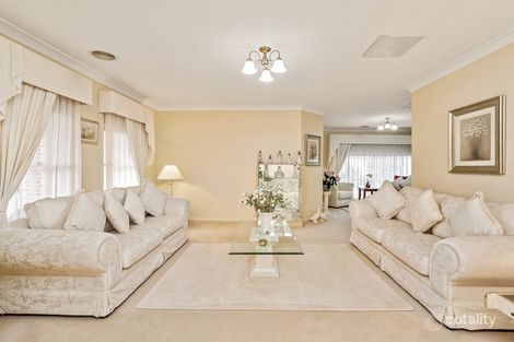Property photo of 14 Raeburn Crescent Lake Albert NSW 2650