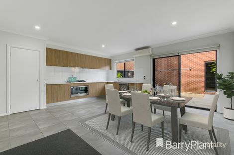 Property photo of 10 Treeve Parkway Werribee VIC 3030