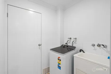 Property photo of 2/13 Firefly Crescent Ooralea QLD 4740